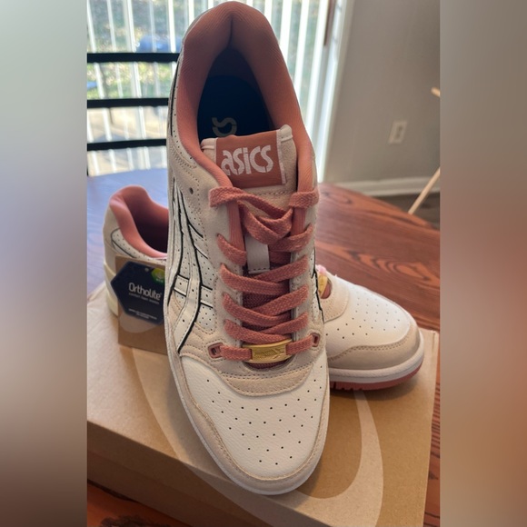 ASICS - Picture 2 of 8